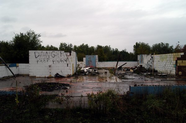 Lakes Drive-In Theatre - Concession And Projection (newer photo)